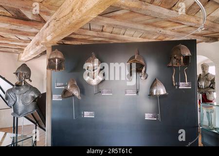 Francia, Doubs, Montbeliard, Museo del Castello, Castello dei Duchi di Wurtemberg, la sala d'armi nella torre Henriette Foto Stock