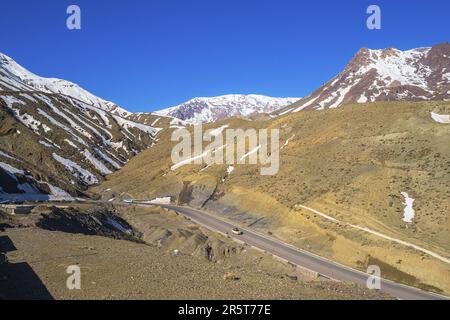 Marocco, provincia di Ouarzazate, strada verso il passo Tizi N'Tichka Foto Stock