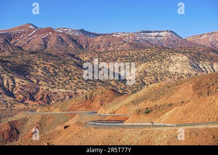 Marocco, provincia di Ouarzazate, strada verso il passo Tizi N'Tichka Foto Stock