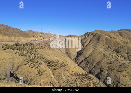 Marocco, provincia di Ouarzazate, strada verso il passo Tizi N'Tichka Foto Stock