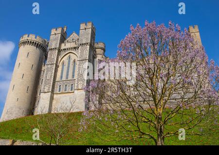 Sussex, Regno Unito - Aprile 29th 2023: Veduta dello storico Castello di Arundel ad Arundel, Sussex Occidentale. Foto Stock