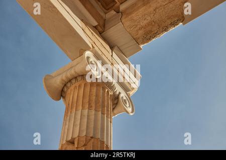 Acropoli di Atene, colonna ionica Foto Stock