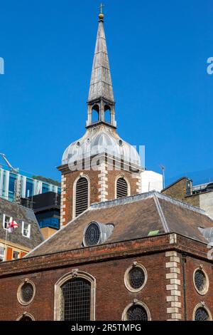 L'esterno di St. Mary Abchurch, nella città di Londra, Regno Unito - costruita da Sir Christopher Wren alla fine del 18th ° secolo. Foto Stock
