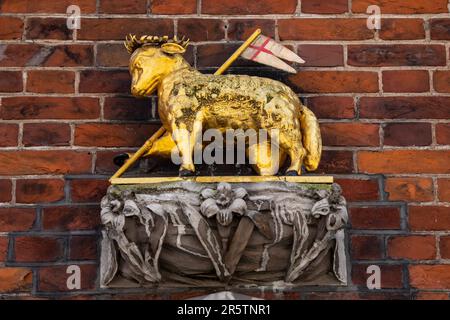 Londra, Regno Unito - Aprile 20th 2023: Scultura del simbolo di Middle Temple - uno degli Inns of Court, all'esterno della Middle Temple Hall di Londra. Th Foto Stock