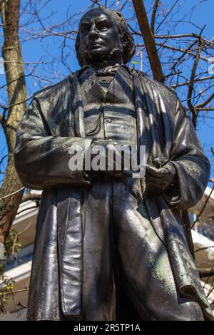 Londra, Regno Unito - Aprile 20th 2023: La statua dello storico ingegnere Isambard Kingdom Brunel, situato sul Victoria Embankment a Londra, Regno Unito. Foto Stock