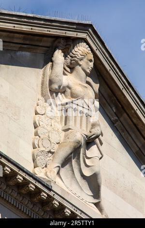 Londra, Regno Unito - Aprile 17th 2023: Dettaglio esterno del magnifico edificio della Bank of England nella City of London, Regno Unito. Foto Stock