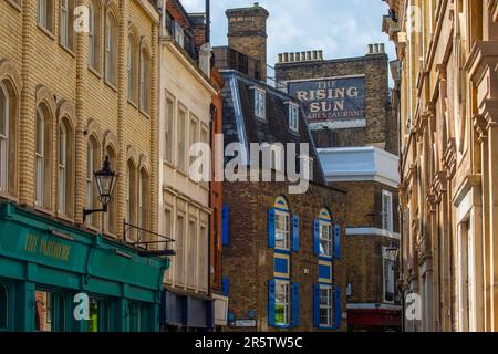 Londra, Regno Unito - Aprile 17th 2023: Una vista di carter Lane, situato nella City di Londra, Regno Unito. Foto Stock