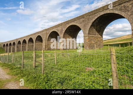 27.06.23 Garsdale Head, Cumbria, Regno Unito. Dandry Mire Viadotto è un viadotto ferroviario sulla linea Settle & Carlisle in Cumbria, è appena a nord di Garsdale Foto Stock