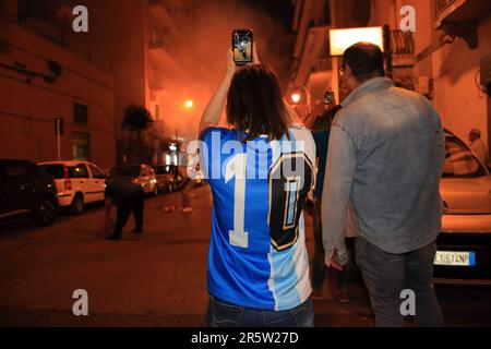 Pagani, Salerno, Italia. 4th giugno, 2023. Dopo l'ultimo giorno del Campionato Italiano di Calcio, la SSC Napoli celebra il suo terzo titolo di Serie A dopo trentatré anni dalla sua ultima vittoria con Diego Armando Maradona. Non solo nella città di Napoli, ma anche in altre città della Campania, gli appassionati della SSC Napoli scesero in strada per celebrare questo Scudetto che mancava da tanti anni. (Credit Image: © Pasquale Senatore/Pacific Press via ZUMA Press Wire) SOLO PER USO EDITORIALE! Non per USO commerciale! Foto Stock