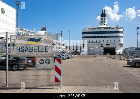 Traghetto da crociera ormeggiato M/S Isabelle della compagnia di navigazione Tallink che funge da alloggio temporaneo per i rifugiati ucraini nel porto di Tallinn, Estonia Foto Stock