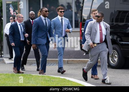 Washington, Stati Uniti d'America. 05th giugno, 2023. I capi di Kansas City che corrono indietro Isiah 'Pop' Pacheco e il quartback Patrick Mahomes camminano verso la Casa Bianca a Washington, DC, 5 giugno 2023. Credit: Chris Kleponis/Pool/Sipa USA Credit: Sipa USA/Alamy Live News Foto Stock