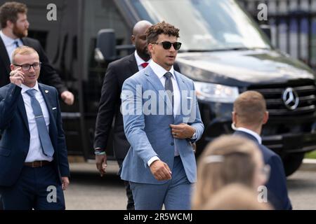 Washington, Stati Uniti d'America. 05th giugno, 2023. Il quartback dei Kansas City Chiefs Patrick Mahomes cammina verso la Casa Bianca a Washington, DC, 5 giugno 2023. Credit: Chris Kleponis/Pool/Sipa USA Credit: Sipa USA/Alamy Live News Foto Stock