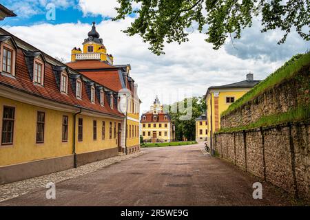 Castello Belvedere vicino Weimar Thuringia Germania è un elegante residenza estiva risalente al 18th ° secolo. Vista dal parco del Castello. Foto Stock