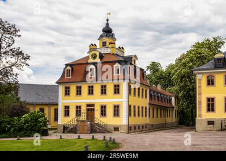 Castello Belvedere vicino Weimar Thuringia Germania è un elegante residenza estiva risalente al 18th ° secolo. Vista dal parco del Castello. Foto Stock