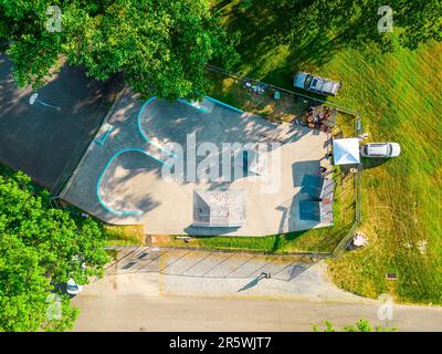 Vista aerea del drone sopra lo skate Park. Foto Stock