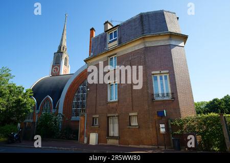 Saint-Stanislas-des-Blagis è una chiesa costruita dal 1934 al 1936. Il progetto si trova nella regione di Fontenay-aux-Roses, Hauts-de-Seine. Franco Foto Stock