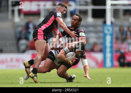 Jonny Lomax di St Helens in azione durante la partita della Super League tra Saint Helens e Huddersfield Giants a St James's Park, Newcastle, domenica 4th giugno 2023. (Foto: Mark Fletcher | NOTIZIE MI) Credit: NOTIZIE MI & Sport /Alamy Live News Foto Stock