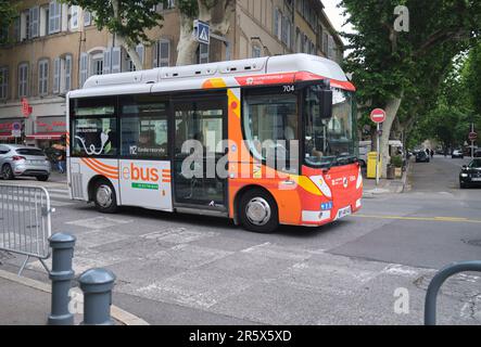 Autobus elettrico (le Bus Electrique) a Aix en Provence Francia Foto Stock