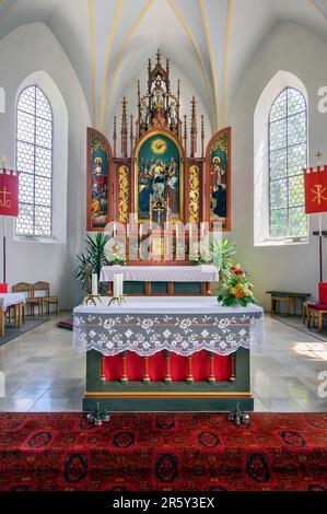 Altare maggiore della chiesa di San Michael, una delle più antiche chiese di Allgaeu, classificato come monumento storico, Krugzell, Allgaeu, Baviera Foto Stock