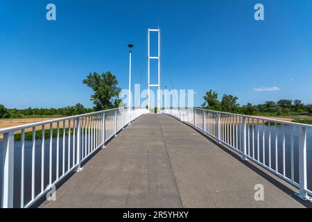 Porto nella città di Sieradz sul fiume Warta, Polonia. Foto Stock