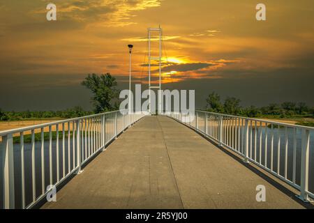 Porto nella città di Sieradz sul fiume Warta, Polonia. Foto Stock