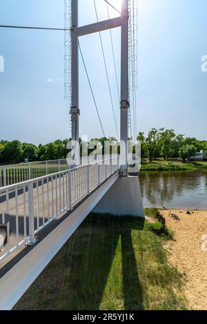 Porto nella città di Sieradz sul fiume Warta, Polonia. Foto Stock