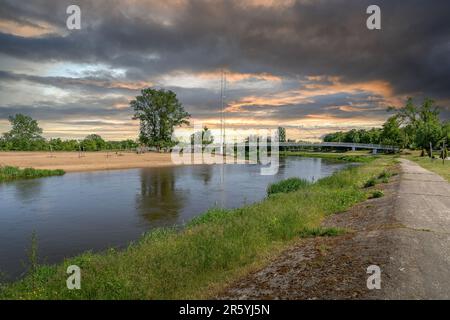Porto nella città di Sieradz sul fiume Warta, Polonia. Foto Stock