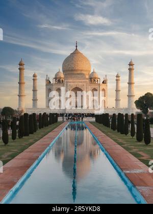 Taj Mahal all'alba ad Agra, India. Foto Stock