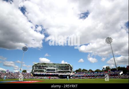 Foto del file datata 21-06-2019 di Headingley, posizione del test 3rd. Non il più bello e non il più grande del circuito, ma un luogo dove possono accadere cose speciali. Per anni, si è supposto che il miracolo delle ceneri di Sir Ian Botham del 1981 sarebbe rimasto incontestato come un momento magico, ma ben Stokes ha prodotto qualcosa di altrettanto speciale per portare a segno il suo capitolo speciale contro l'Australia nel 2019. Il Western Terrace è sempre desideroso di avere la sua voce in capitolo. Data di emissione: Martedì 6 giugno 2023. Foto Stock