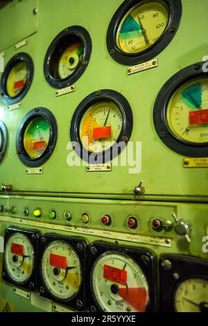 Immagine di un pannello di controllo con molti pulsanti. Foto Stock