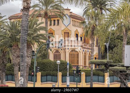 Xalet Bonet dell'architetto Domènec Sugranyes i Gras, discepolo e collaboratore di Gaudí a Salou, Tarragona, Costa Daurada, Catalogna, Spagna, Europa Foto Stock