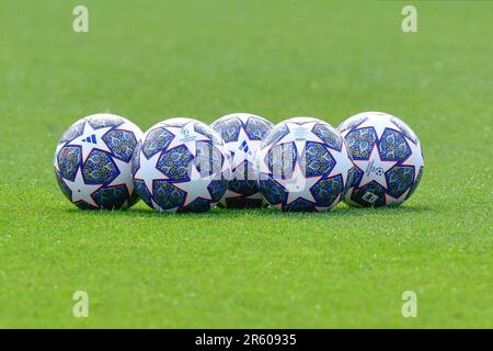 Milano, Italia. 05th giugno, 2023. Le palle ufficiali della UEFA Champions League sono pronte per una sessione di allenamento in vista della finale della UEFA Champions League a Istanbul. Qui i giocatori sono visti al Suning Training Center di Milano. (Photo Credit: Gonzales Photo/Alamy Live News Foto Stock