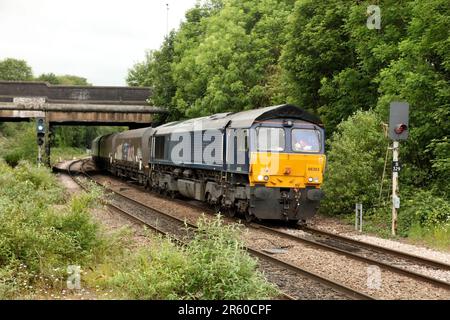 GB Railnight Classe 66 diesel loco 66303 trasporta il servizio 4R79 1005 Doncaster a Immingham fino alla stazione di Scunthorpe il 6/6/23. Foto Stock