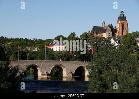 Wetzlar,Hessen;Deutschland 04.06.2023 Die alte Lahnbrücke mit dem Wetzlarer Dom und dem Fluss Lahn Photo:Norbert Schmidt Foto Stock