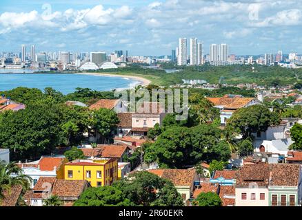 L'architettura barocca di Olinda nello stato di Pernambuco, Brasile, in una giornata di sole estate. Foto Stock