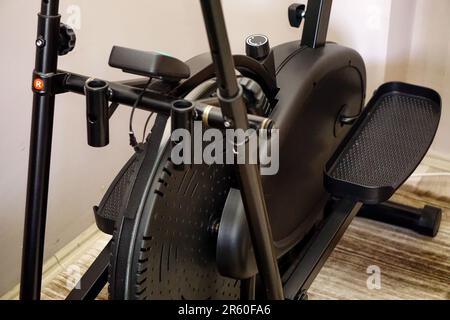 Vista ravvicinata della bicicletta ellittica a casa Foto Stock