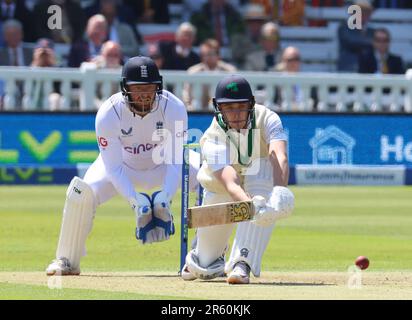 L'inglese Jonny Bairstow (Yorkshire) e Lorcan Tucker d'Irlanda durante il Test Match Series Day uno di 4 partita tra l'Inghilterra contro l'Irlanda a L Foto Stock