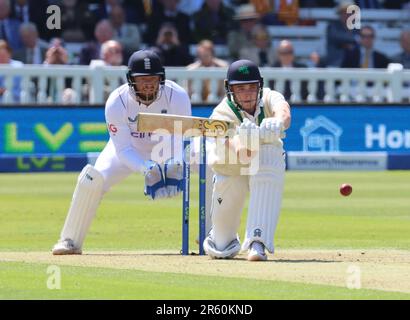 L'inglese Jonny Bairstow (Yorkshire) e Lorcan Tucker d'Irlanda durante il Test Match Series Day uno di 4 partita tra l'Inghilterra contro l'Irlanda a L Foto Stock