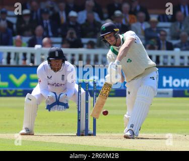 L'inglese Jonny Bairstow (Yorkshire) e Lorcan Tucker d'Irlanda e l'inglese durante il Test Match Series Day uno di 4 partita tra l'Inghilterra agai Foto Stock