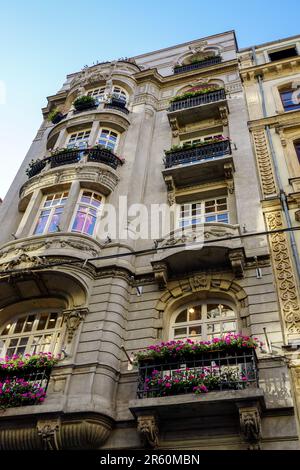 23 luglio 2017 Istanbul Turchia. Famoso Cicek pasaji, cite de pera a Istanbul, Turchia Foto Stock