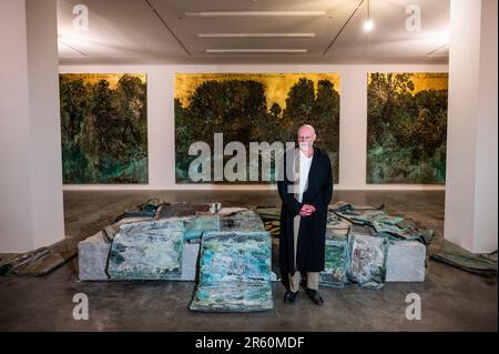 Londra, Regno Unito. 6th giugno, 2023. Il North Gallery WIT come il suo pezzo centrale Liffey, 2023 e il dugongo Deadsea che sgocciola dalle sue profondità, 2023 tra altri 11 dipinti - Anselm Kiefer (nella foto) - Finnegans svegliano a White Cube Bermondsey. È il culmine di una trilogia di mostre che Kiefer ha realizzato per la galleria. Nuovi dipinti, sculture e installazioni trasformano le gallerie in una testimonianza del fascino di lunga data dell'artista con il capolavoro letterario di James Joyce, Finnegans Wake (1939). Credit: Guy Bell/Alamy Live News Foto Stock