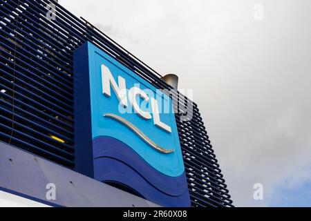 Norwegian Cruise Line, NCL, logo sull'imbuto delle navi, Norwegian Sun. Foto Stock