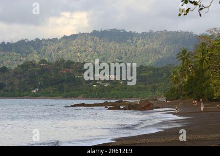 Drake's Beach, ingresso al Parco Nazionale di Corcovado, Penisola di Osa, Costa Rica. Foto Stock