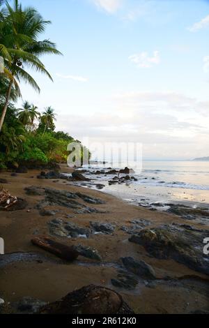 Drake's Beach, ingresso al Parco Nazionale di Corcovado, Penisola di Osa, Costa Rica. Foto Stock