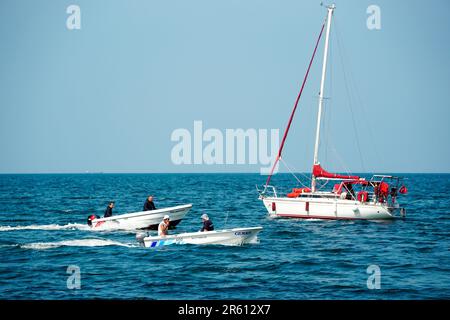 17 settembre 2017 Tirilye Bursa Turchia pesca barche in mare in una giornata di sole Foto Stock