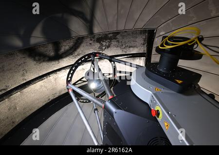 Presentazione cerimoniale del nuovo telescopio astronomico ASA AZ 800, sistema di telescopio osservatorio completamente automatizzato per studenti del Dipartimento di fisica teorica e astrofisica della Facoltà di Scienze dell'Università di Masaryk Brno di Oldrich Kotik Osservatorio e Planetario di Zdanice, regione di Hodonin, Repubblica Ceca, 6 giugno 2023. (Foto CTK/Vaclav Salek) Foto Stock