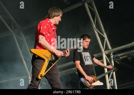 Tim Wheeler e Mark Hamilton di Ash si esibiscono al Wychwood Festival di Cheltenham, Regno Unito. Giugno 2, 2023 Foto Stock