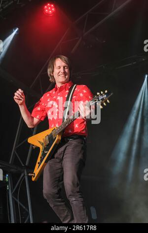 Tim Wheeler of Ash si esibisce al Wychwood Festival di Cheltenham, Regno Unito. Giugno 2, 2023 Foto Stock