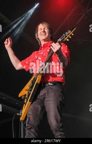 Tim Wheeler of Ash si esibisce al Wychwood Festival di Cheltenham, Regno Unito. Giugno 2, 2023 Foto Stock