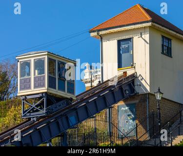 Essex, Regno Unito - Aprile 3rd 2023: Lo storico Cliff Lift sul lungomare di Southend-on-Sea, Essex, Regno Unito. Foto Stock